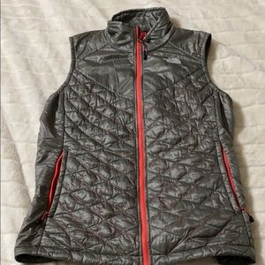 Grey/ amaranth north face vest